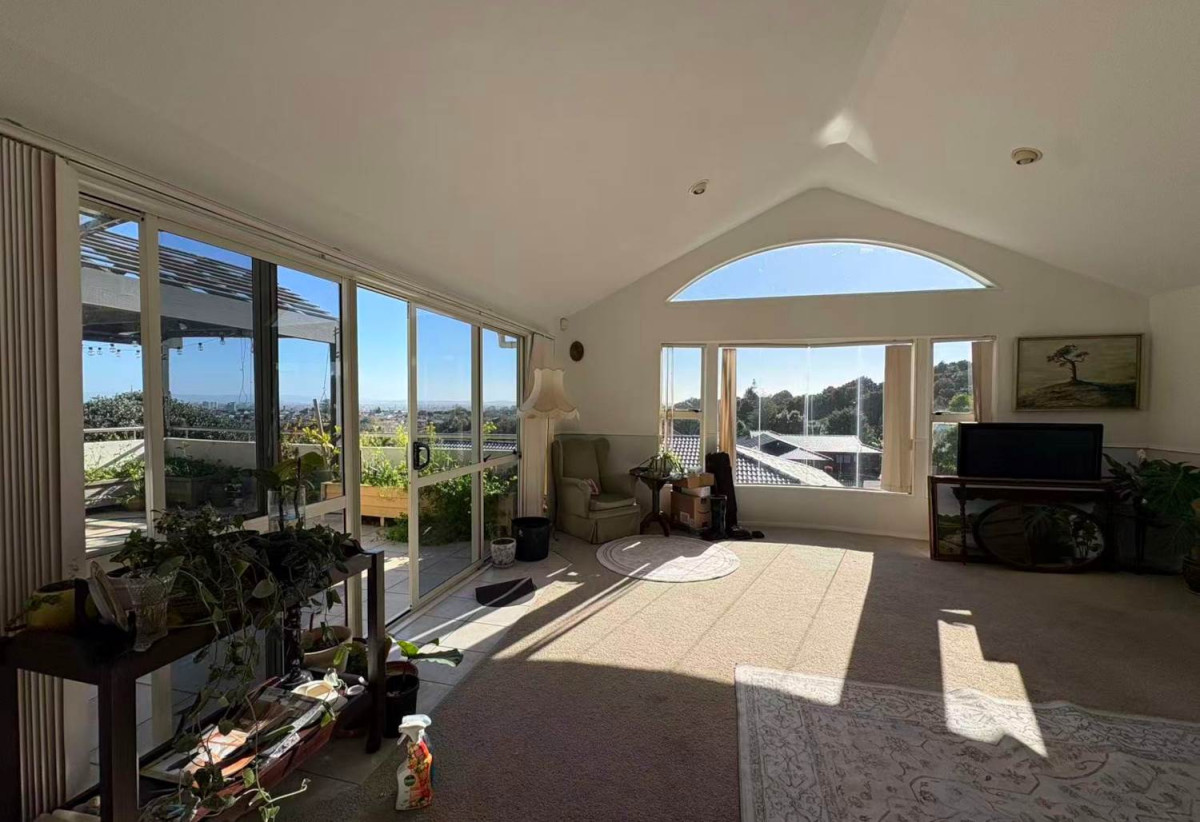 For rent, 4 beds 3 baths house with double garage, available 17th August, 18 Ewhurst Place, Goodwood Heights, Auckland