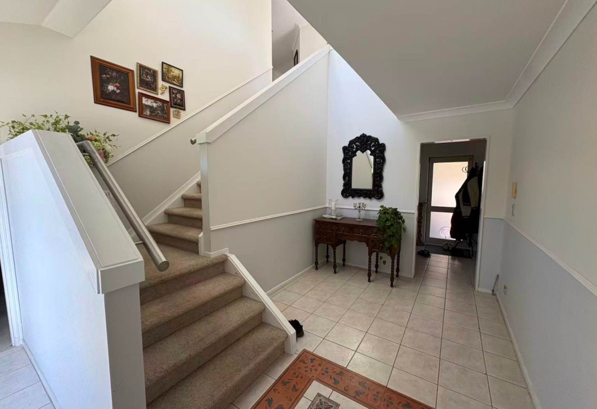 For rent, 4 beds 3 baths house with double garage, available 17th August, 18 Ewhurst Place, Goodwood Heights, Auckland