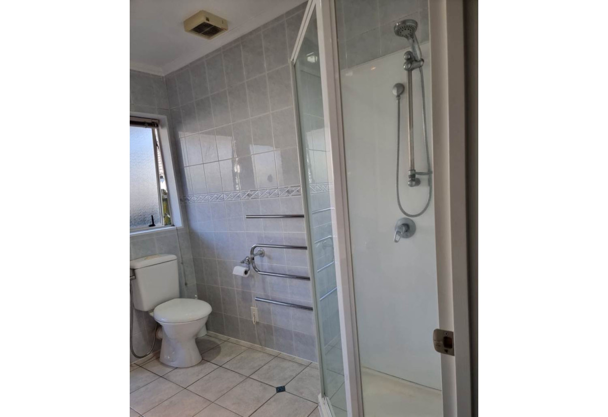 For rent, 4 beds 3 baths house with double garage, available 17th August, 18 Ewhurst Place, Goodwood Heights, Auckland