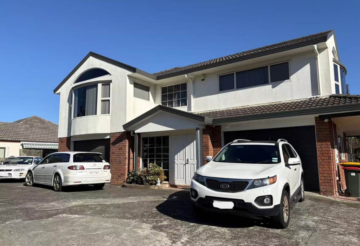 For rent, 4 beds 3 baths house with double garage, available 17th August, 18 Ewhurst Place, Goodwood Heights, Auckland