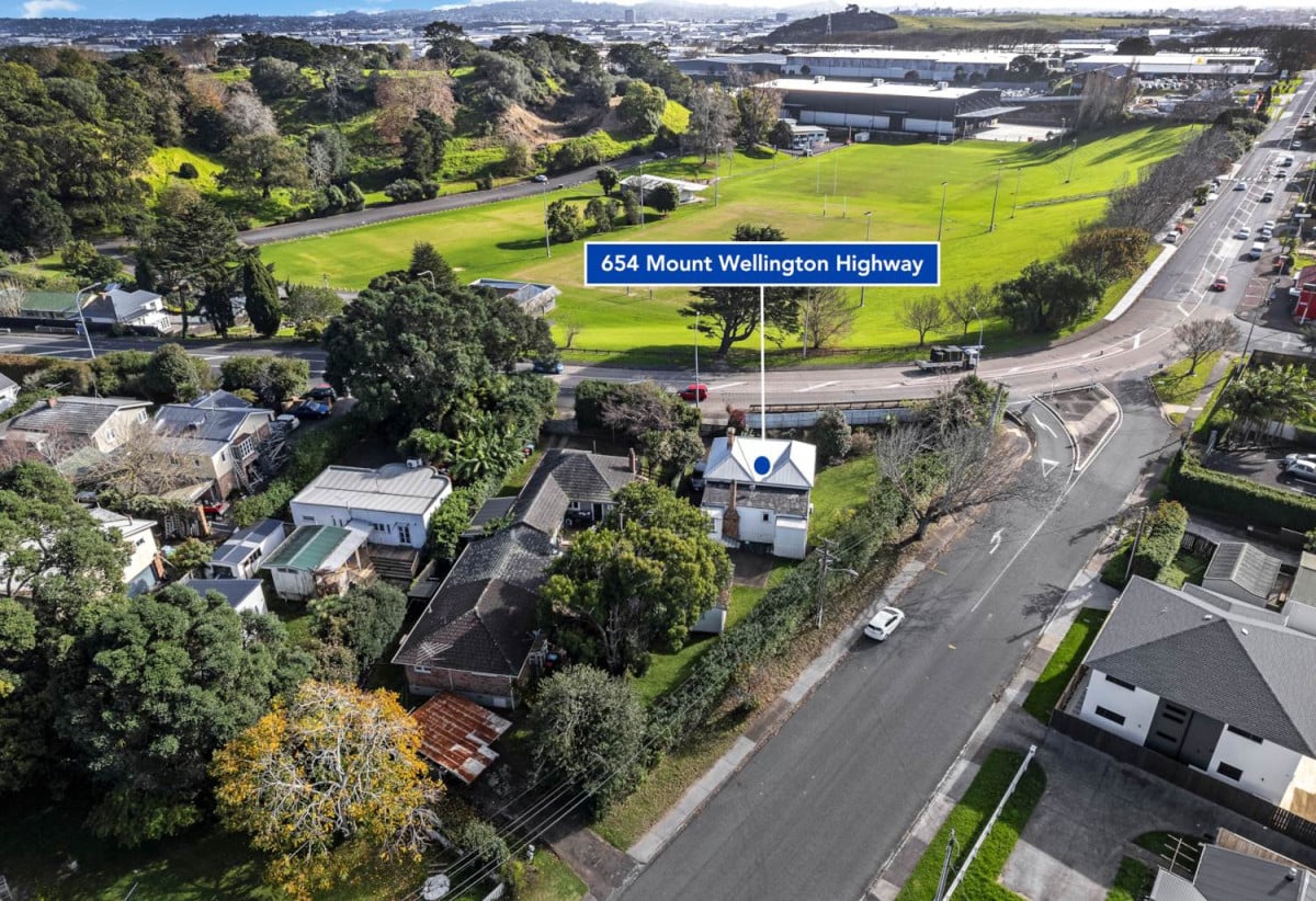 Opposite Mount Richmond playground, 858m2 soner site with RC Applied for 7 Lots, 3 beds 2 baths house with standalone garage, Just minutes from Sylvia Park Shopping Centre and New Zealand’s flagship IKEA store, 0.5 km to Otahuhu Intermediate, 1.2 km to Panama Road School, 654 Mount Wellington Highway, Mt Wellington, Auckland