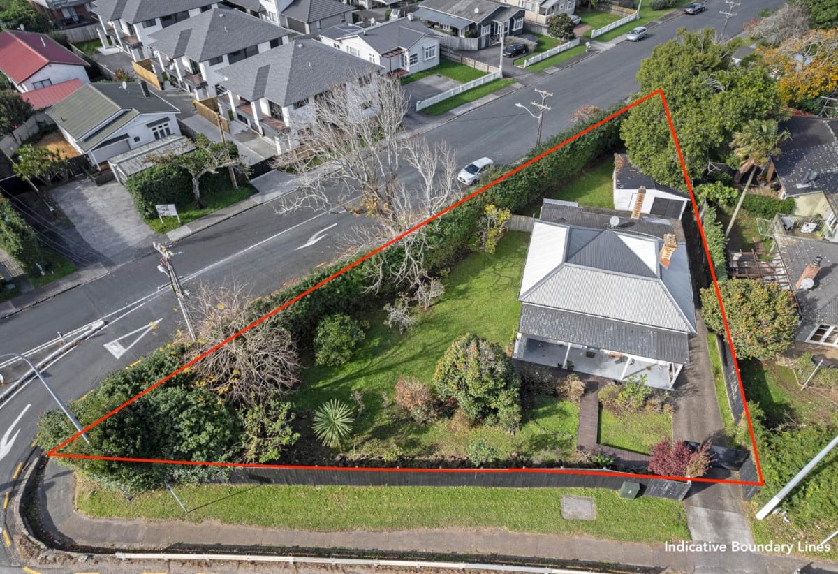 Opposite Mount Richmond playground, 858m2 soner site with RC Applied for 7 Lots, 3 beds 2 baths house with standalone garage, Just minutes from Sylvia Park Shopping Centre and New Zealand’s flagship IKEA store, 0.5 km to Otahuhu Intermediate, 1.2 km to Panama Road School, 654 Mount Wellington Highway, Mt Wellington, Auckland