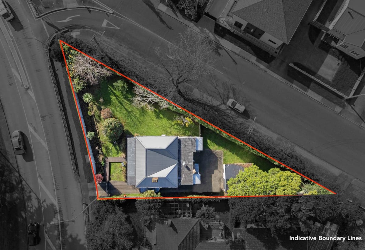 Opposite Mount Richmond playground, 858m2 soner site with RC Applied for 7 Lots, 3 beds 2 baths house with standalone garage, Just minutes from Sylvia Park Shopping Centre and New Zealand’s flagship IKEA store, 0.5 km to Otahuhu Intermediate, 1.2 km to Panama Road School, 654 Mount Wellington Highway, Mt Wellington, Auckland