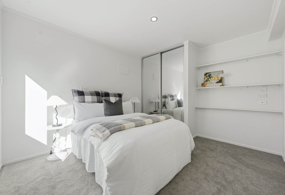 Renovated 4 beds 2 baths house with carports, Close to beaches, Howick Village and local amenities, Zoned for Cockle Bay School, Somerville Intermediate & Howick College, 2/5 View Road, Shelly Park, Auckland