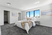 6 beds 3.5 baths house with garage, 2 beds 1 bath ground floor, close to schools, Manurewa town centre, Auckland Botanic Gardens, 0.4 km to Randwick Park School, 1 km to Alfriston College, 38A Hyperion Drive, Randwick Park, Auckland