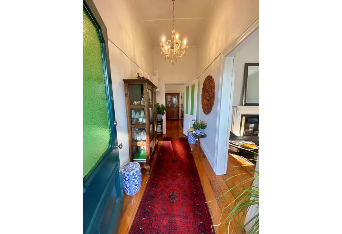 Opposite Mount Richmond playground, 858m2 soner site with RC Applied for 7 Lots, 3 beds 2 baths house with standalone garage, Just minutes from Sylvia Park Shopping Centre and New Zealand’s flagship IKEA store, 0.5 km to Otahuhu Intermediate, 1.2 km to Panama Road School, 654 Mount Wellington Highway, Mt Wellington, Auckland