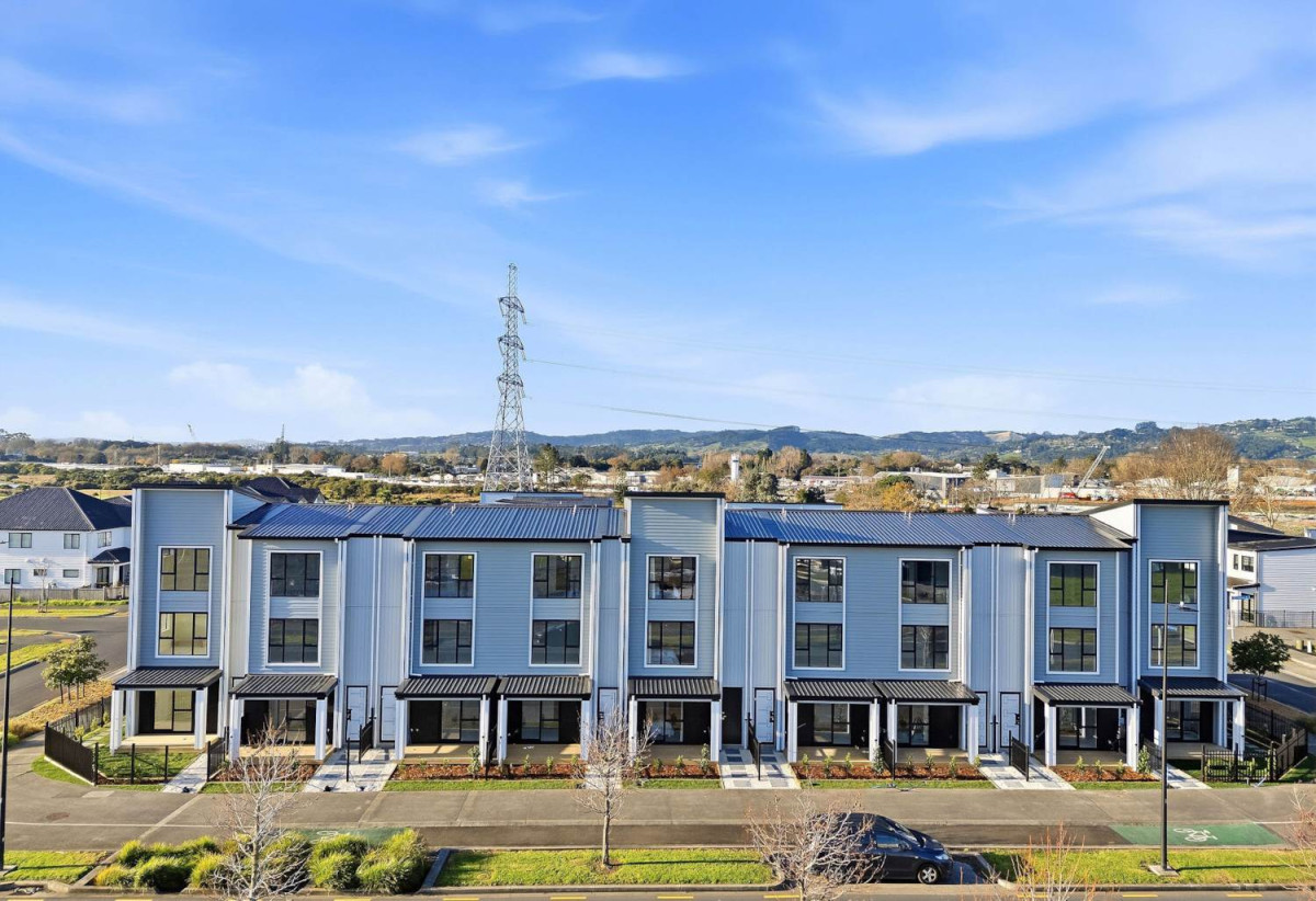 178m2 Freehold 5 beds (3 ensuites) 4 baths home with car park, close to local shops, schools, motorway access, 6/157 Bremner Road, Karaka, Auckland