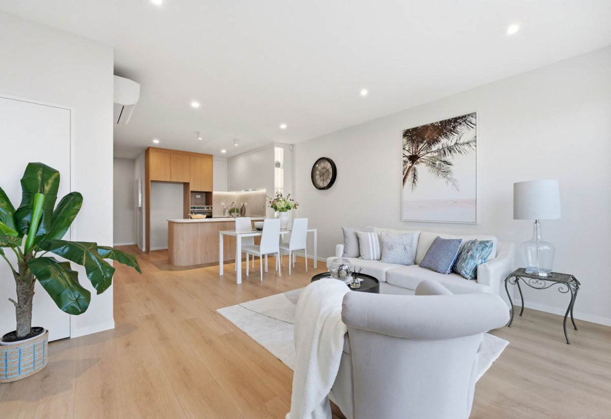 178m2 Freehold 5 beds (3 ensuites) 4 baths home with car park, close to local shops, schools, motorway access, 6/157 Bremner Road, Karaka, Auckland