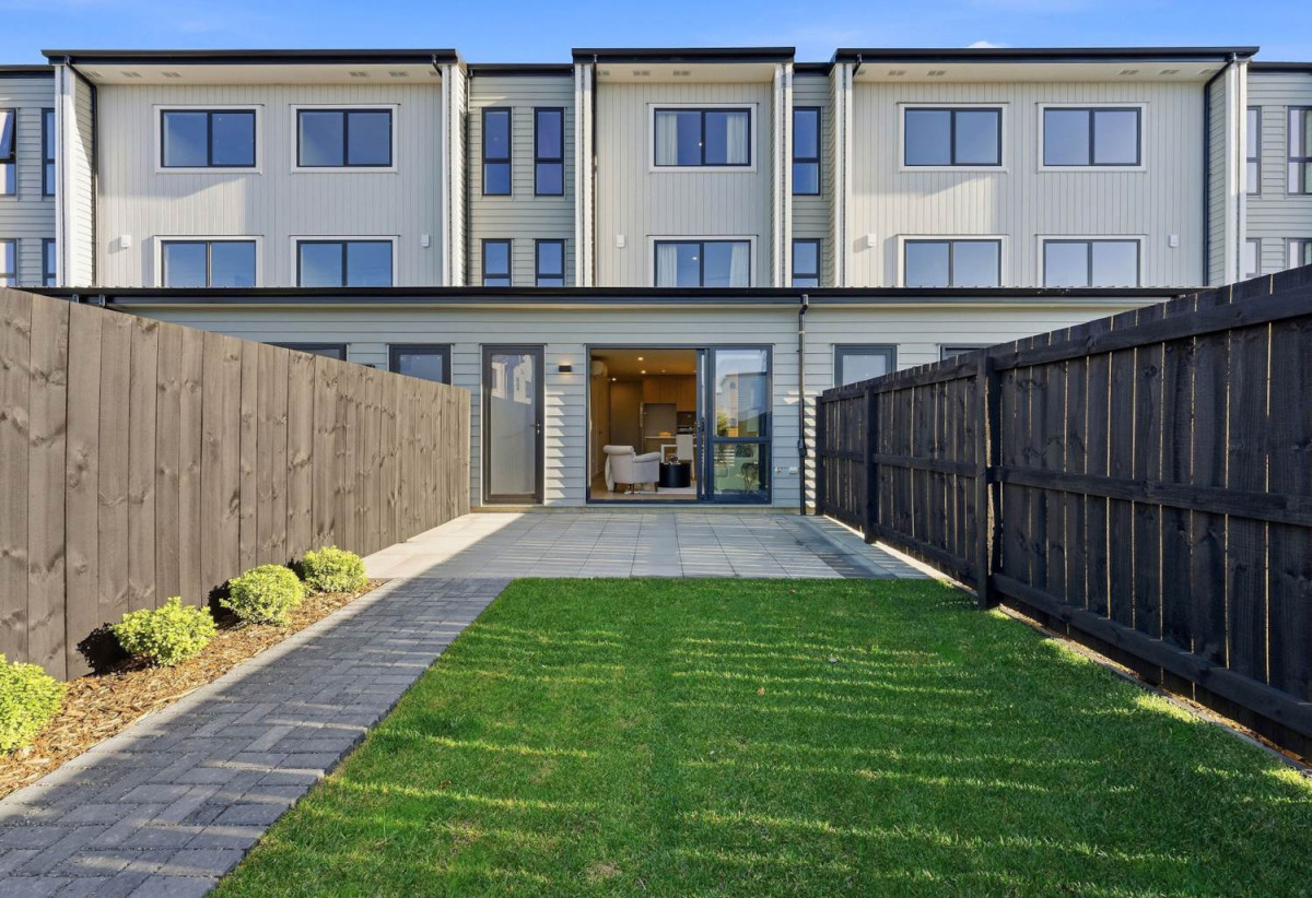 178m2 Freehold 5 beds (3 ensuites) 4 baths home with car park, close to local shops, schools, motorway access, 7/157 Bremner Road, Karaka, Auckland