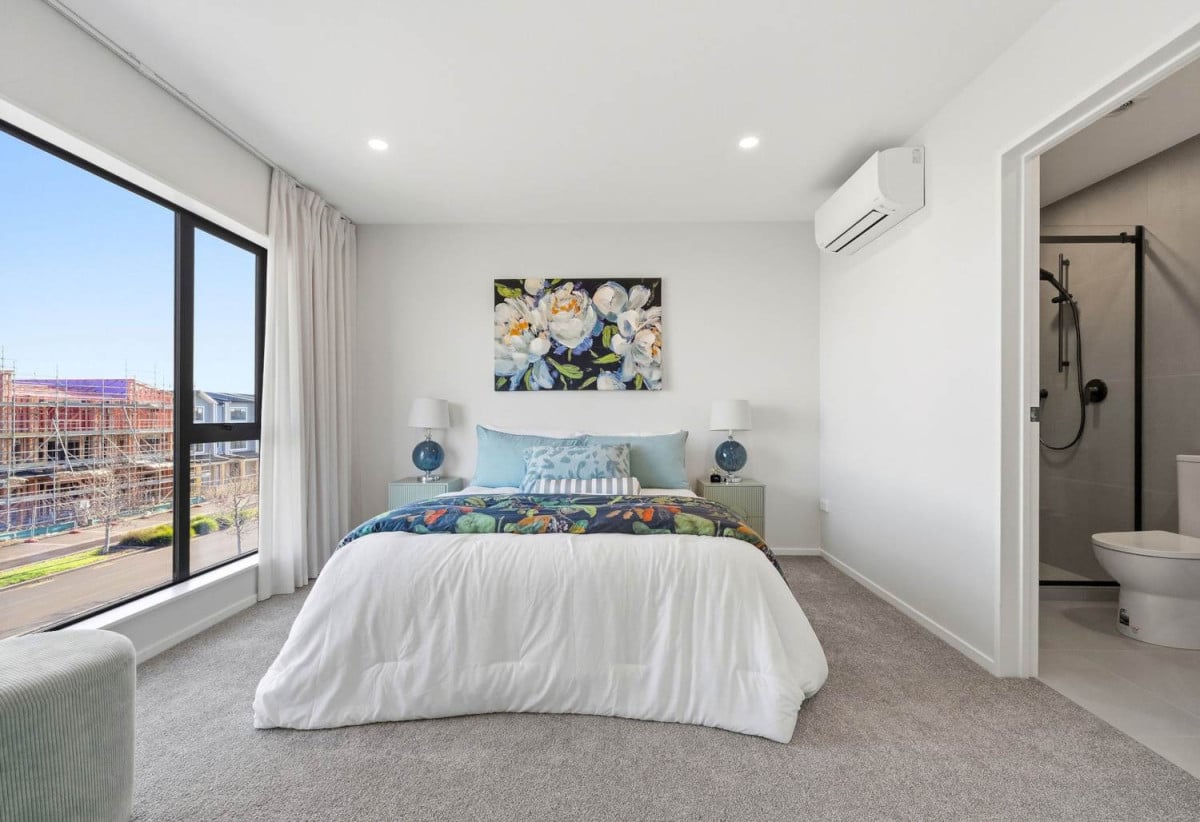 178m2 Freehold 5 beds (3 ensuites) 4 baths home with car park, close to local shops, schools, motorway access, 5/157 Bremner Road, Karaka, Auckland