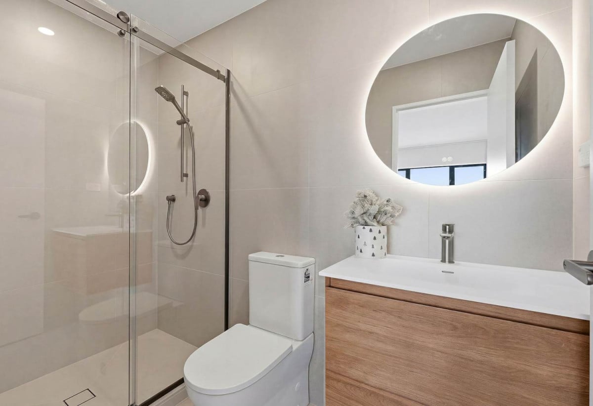 178m2 Freehold 5 beds (3 ensuites) 4 baths home with car park, close to local shops, schools, motorway access, 7/157 Bremner Road, Karaka, Auckland
