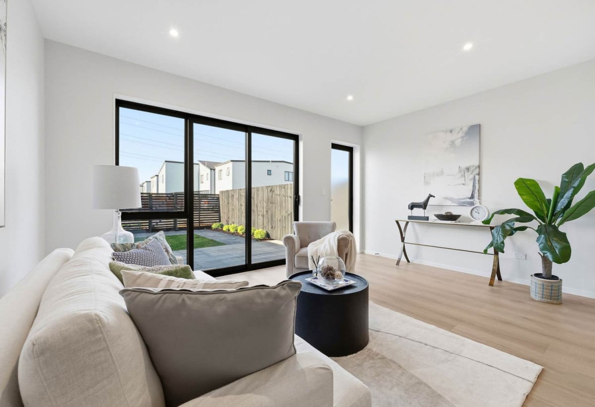 178m2 Freehold 5 beds (3 ensuites) 4 baths home with car park, close to local shops, schools, motorway access, 5/157 Bremner Road, Karaka, Auckland