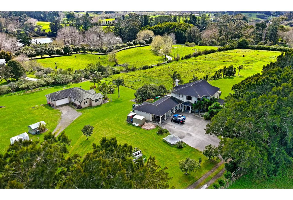 Motivated vendor, Home and Income on 4.2922ha Lifestyle land, 6 beds 4 baths houses, Positioned only an arm’s length from the Whenuapai First Special Housing Area (SHA)—a high-growth precinct developed by Oyster Capital & Fletcher Living, 22 Dale Road, Whenuapai, Auckland