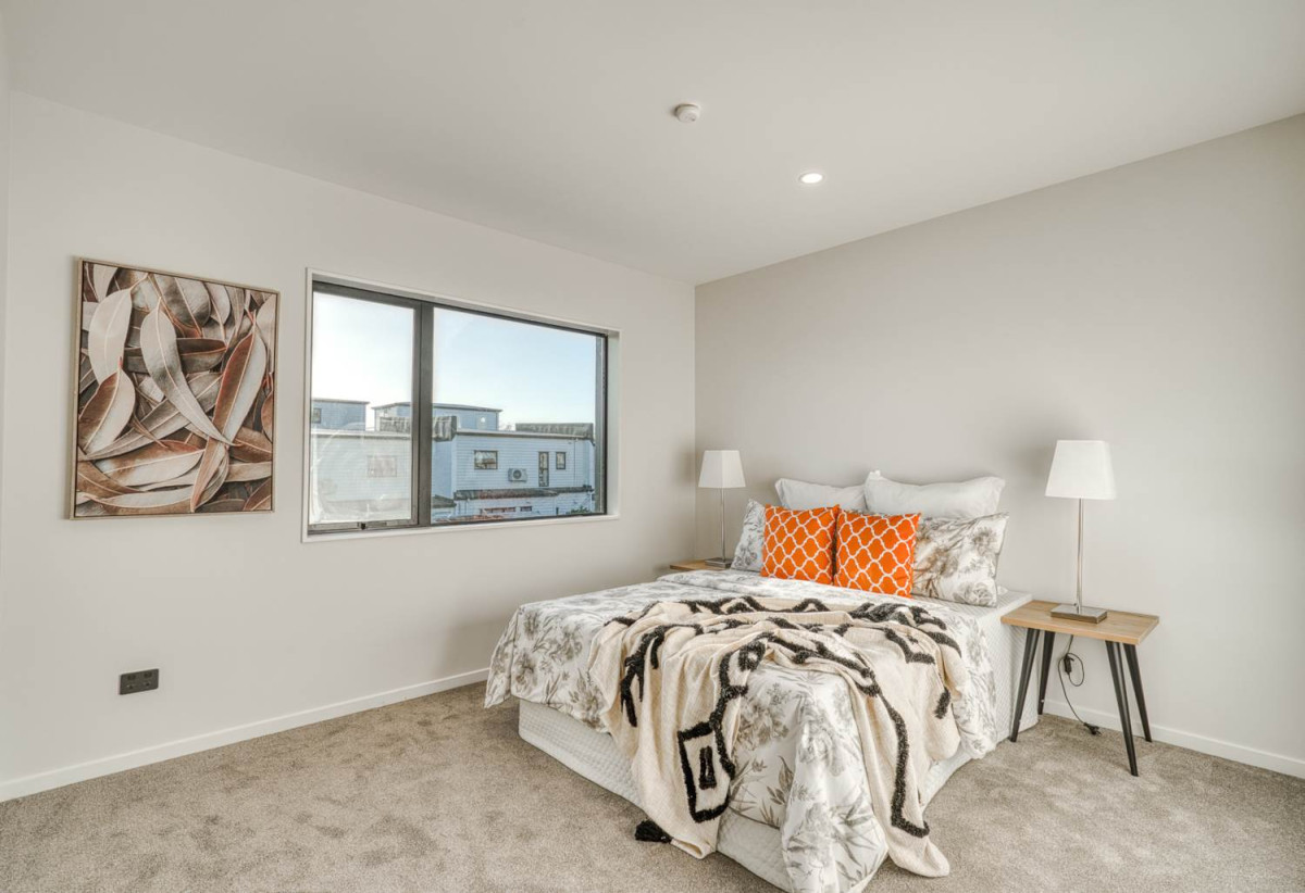 3 beds 2.5 baths home with garage, within walking distance of Pak’nSave Mt Albert, close to Mt Albert Domain, Mt Albert Aquatic Centre. motorway access, 0.6 km to Owairaka District School, 38 Ennismore Road, Mt Albert, Auckland