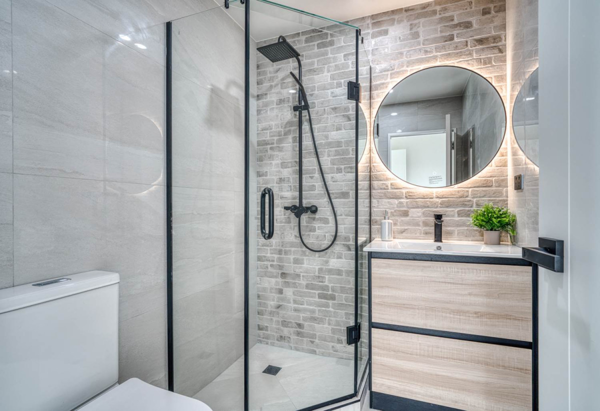 3 beds 2.5 baths home with garage, within walking distance of Pak’nSave Mt Albert, close to Mt Albert Domain, Mt Albert Aquatic Centre. motorway access, 0.6 km to Owairaka District School, 38 Ennismore Road, Mt Albert, Auckland