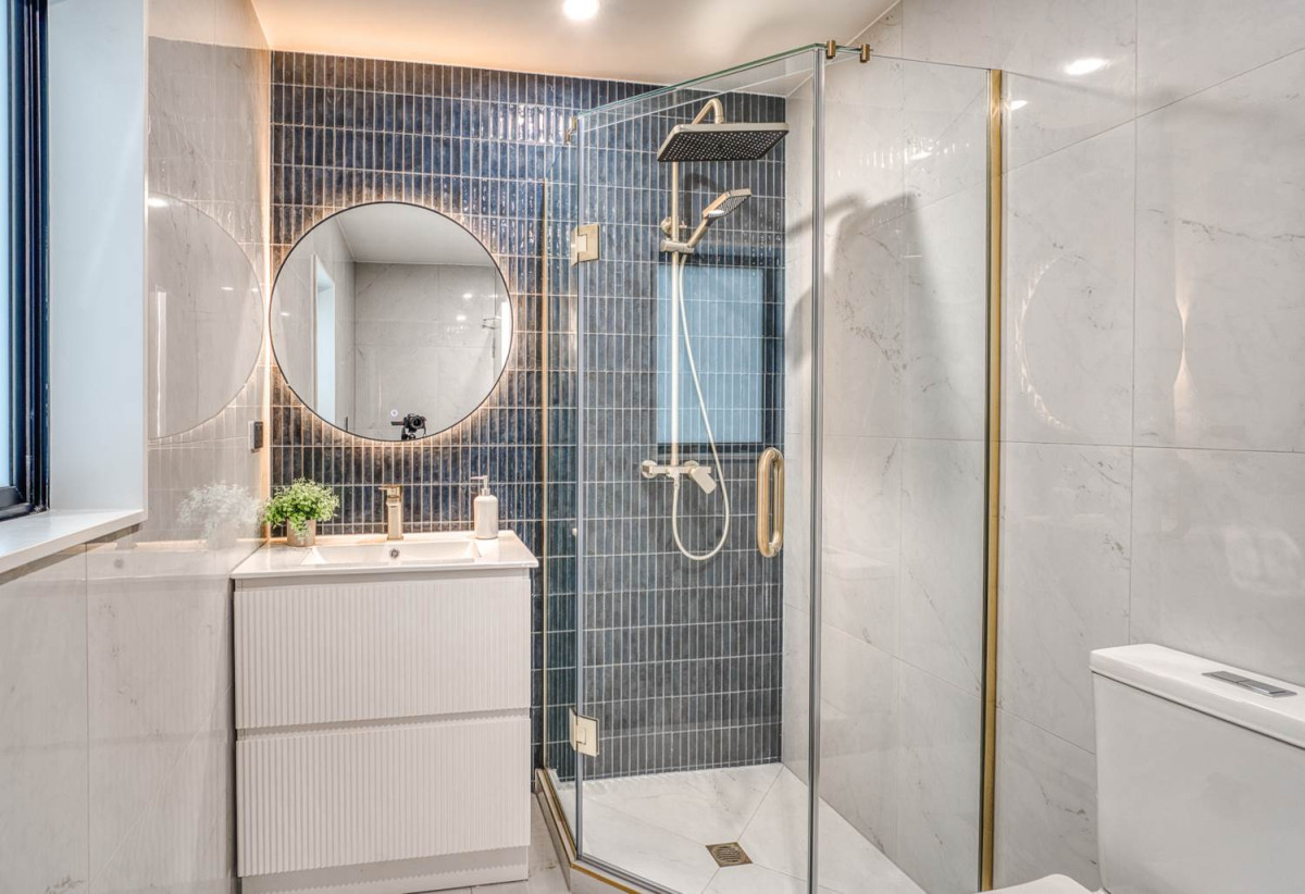 3 beds 2.5 baths home with garage, within walking distance of Pak’nSave Mt Albert, close to Mt Albert Domain, Mt Albert Aquatic Centre. motorway access, 0.6 km to Owairaka District School, 38 Ennismore Road, Mt Albert, Auckland