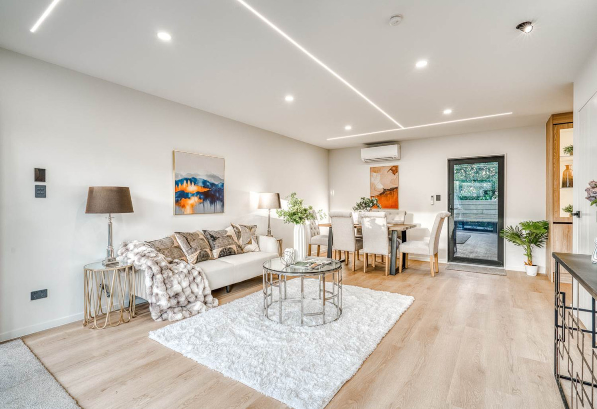 3 beds 2.5 baths home with garage, within walking distance of Pak’nSave Mt Albert, close to Mt Albert Domain, Mt Albert Aquatic Centre. motorway access, 0.6 km to Owairaka District School, 38 Ennismore Road, Mt Albert, Auckland