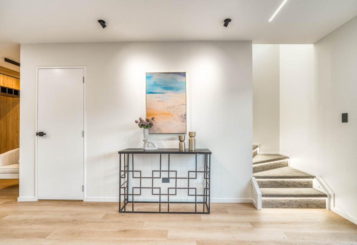 3 beds 2.5 baths home with garage, within walking distance of Pak’nSave Mt Albert, close to Mt Albert Domain, Mt Albert Aquatic Centre. motorway access, 0.6 km to Owairaka District School, 38 Ennismore Road, Mt Albert, Auckland