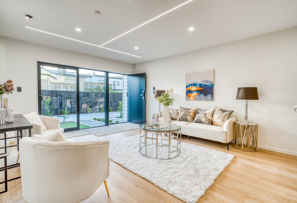 3 beds 2.5 baths home with garage, within walking distance of Pak’nSave Mt Albert, close to Mt Albert Domain, Mt Albert Aquatic Centre. motorway access, 0.6 km to Owairaka District School, 38 Ennismore Road, Mt Albert, Auckland