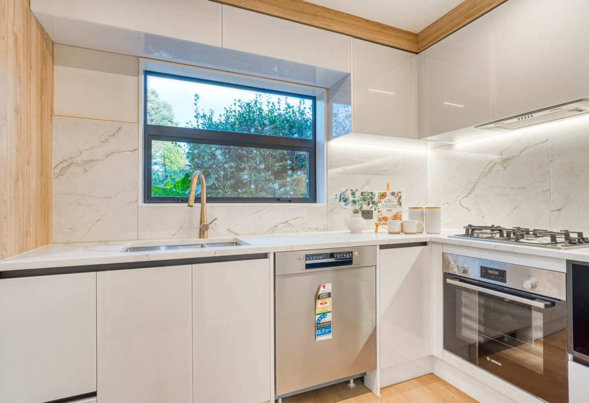 3 beds 2.5 baths home with garage, within walking distance of Pak’nSave Mt Albert, close to Mt Albert Domain, Mt Albert Aquatic Centre. motorway access, 0.6 km to Owairaka District School, 38 Ennismore Road, Mt Albert, Auckland