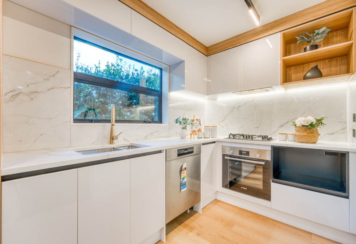 3 beds 2.5 baths home with garage, within walking distance of Pak’nSave Mt Albert, close to Mt Albert Domain, Mt Albert Aquatic Centre. motorway access, 0.6 km to Owairaka District School, 38 Ennismore Road, Mt Albert, Auckland
