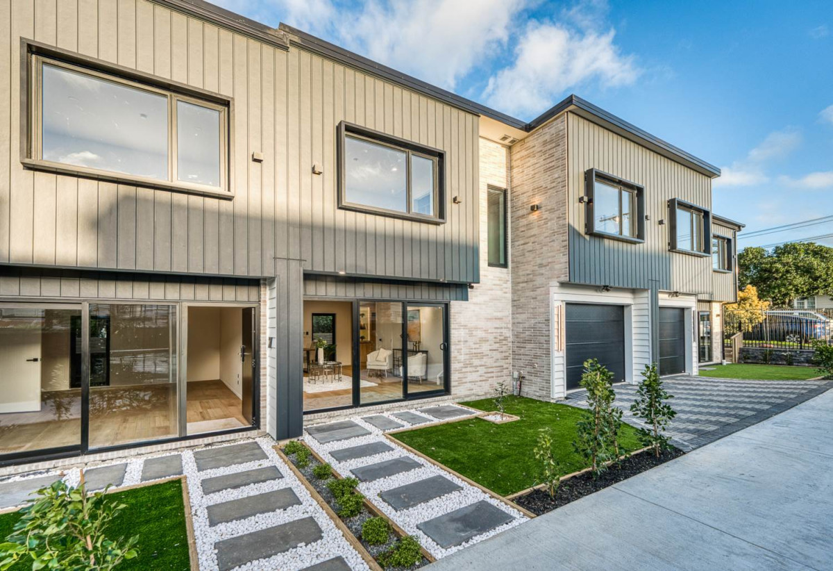 3 beds 2.5 baths home with garage, within walking distance of Pak’nSave Mt Albert, close to Mt Albert Domain, Mt Albert Aquatic Centre. motorway access, 0.6 km to Owairaka District School, 38 Ennismore Road, Mt Albert, Auckland