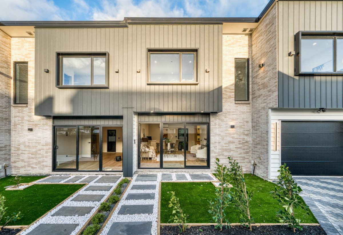 3 beds 2.5 baths home with garage, within walking distance of Pak’nSave Mt Albert, close to Mt Albert Domain, Mt Albert Aquatic Centre. motorway access, 0.6 km to Owairaka District School, 38 Ennismore Road, Mt Albert, Auckland