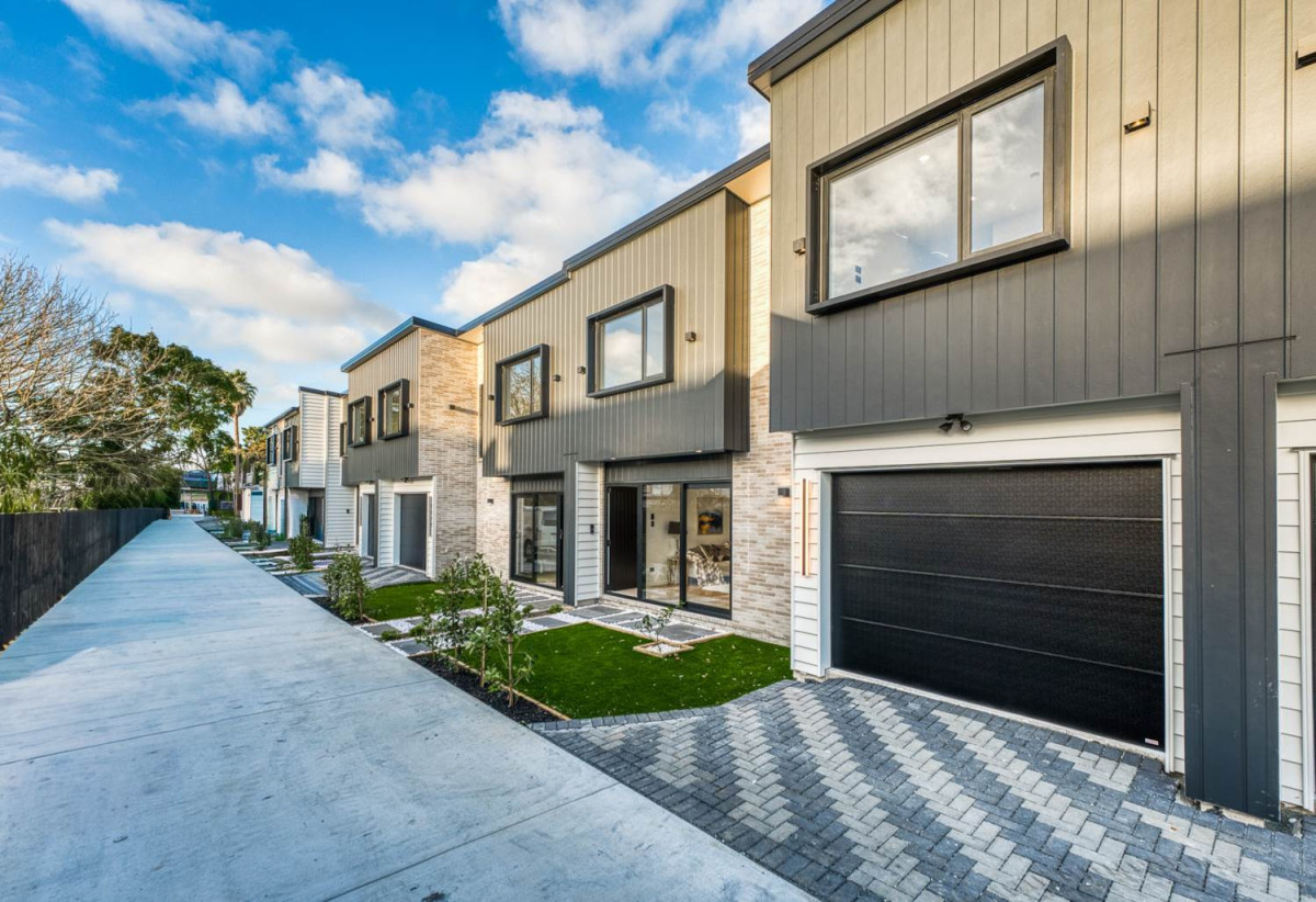 3 beds 2.5 baths home with garage, within walking distance of Pak’nSave Mt Albert, close to Mt Albert Domain, Mt Albert Aquatic Centre. motorway access, 0.6 km to Owairaka District School, 38 Ennismore Road, Mt Albert, Auckland