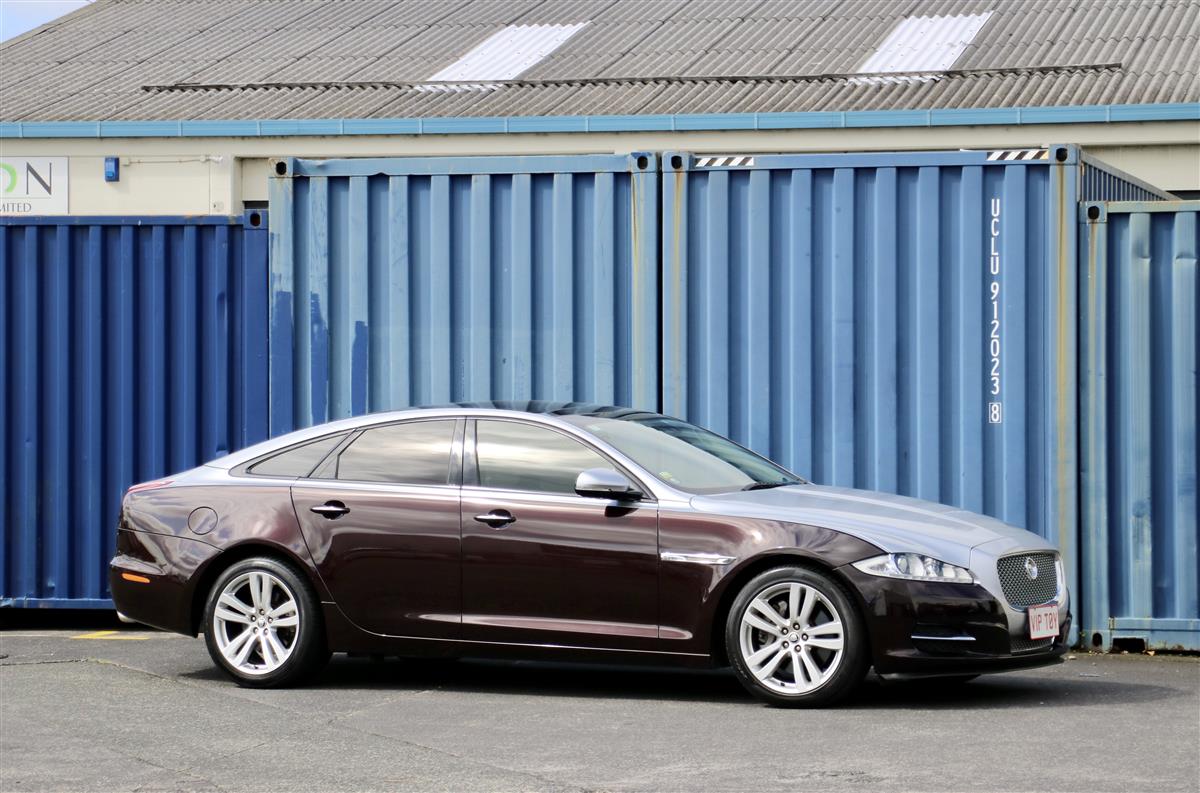 2010 Jaguar XJ V8 Premium Luxury Edition Sedan Automatic, 5 seats, 1 owner, Petrol, 4,999 cc, 56,000 km