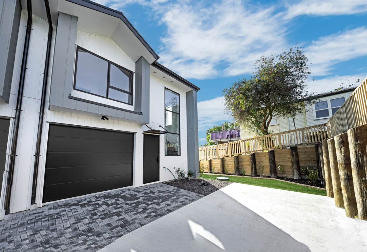 Brandnew 3 beds 2.5 baths home with garage, close to schools, beaches, Highland Park shopping centre, 0.4 km to Macleans Primary School, 1 km to Pakuranga College and Howick Intermediate, Lot 3/1 Pauline Place, Bucklands Beach, Auckland