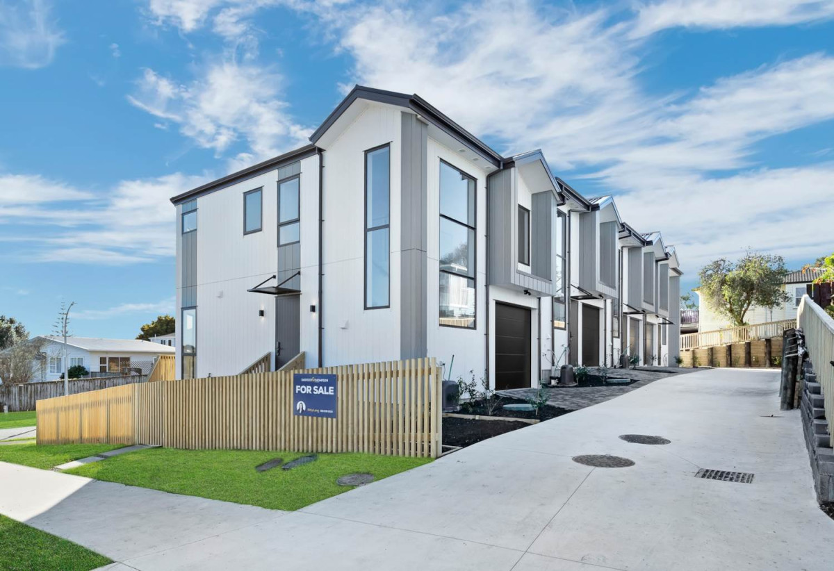 Brandnew 3 beds 2.5 baths home with garage, close to schools, beaches, Highland Park shopping centre, 0.4 km to Macleans Primary School, 1 km to Pakuranga College and Howick Intermediate, Lot 3/1 Pauline Place, Bucklands Beach, Auckland