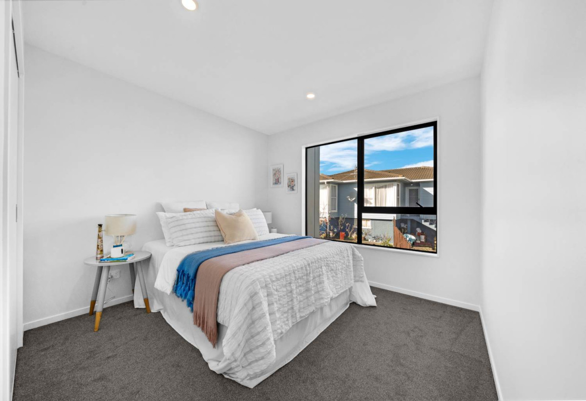 Brandnew 3 beds 2.5 baths home with garage, close to schools, beaches, Highland Park shopping centre, 0.4 km to Macleans Primary School, 1 km to Pakuranga College and Howick Intermediate, Lot 2/1 Pauline Place, Bucklands Beach. Auckland