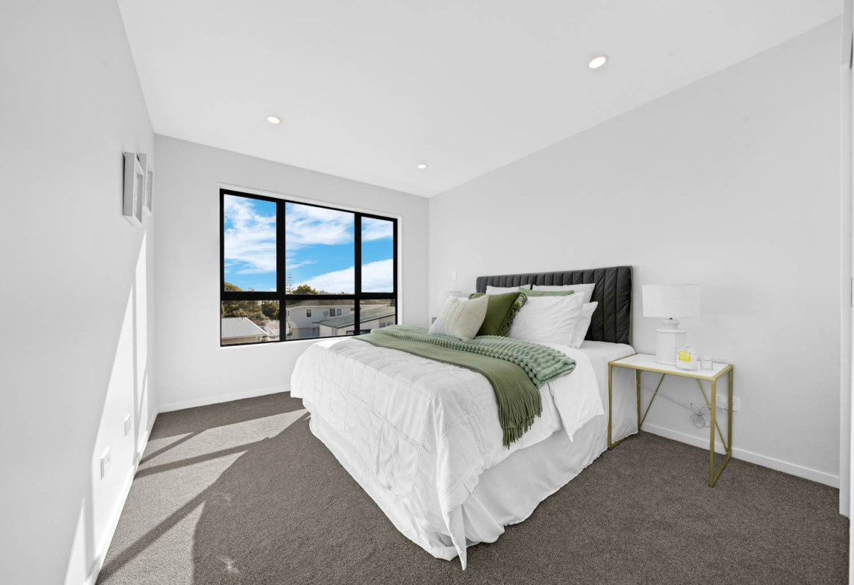 Brandnew 3 beds 2.5 baths home with garage, close to schools, beaches, Highland Park shopping centre, 0.4 km to Macleans Primary School, 1 km to Pakuranga College and Howick Intermediate, Lot 2/1 Pauline Place, Bucklands Beach. Auckland