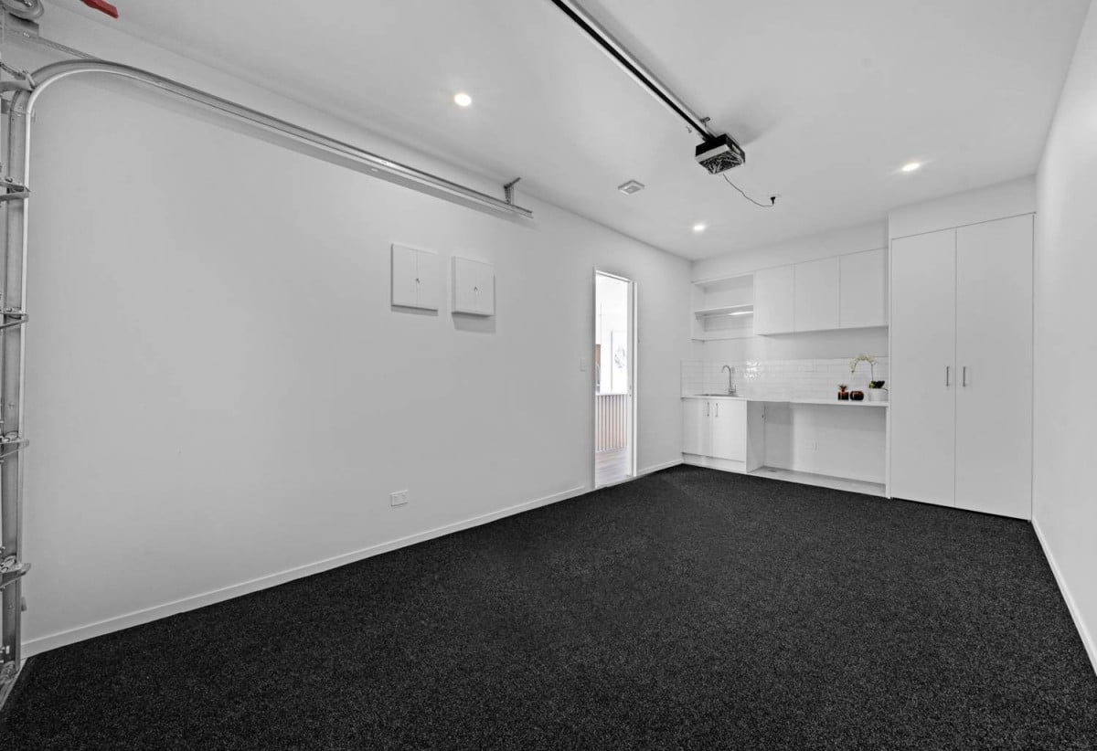 Brandnew 3 beds 2.5 baths home with garage, close to schools, beaches, Highland Park shopping centre, 0.4 km to Macleans Primary School, 1 km to Pakuranga College and Howick Intermediate, Lot 1/1 Pauline Place, Bucklands Beach, Auckland