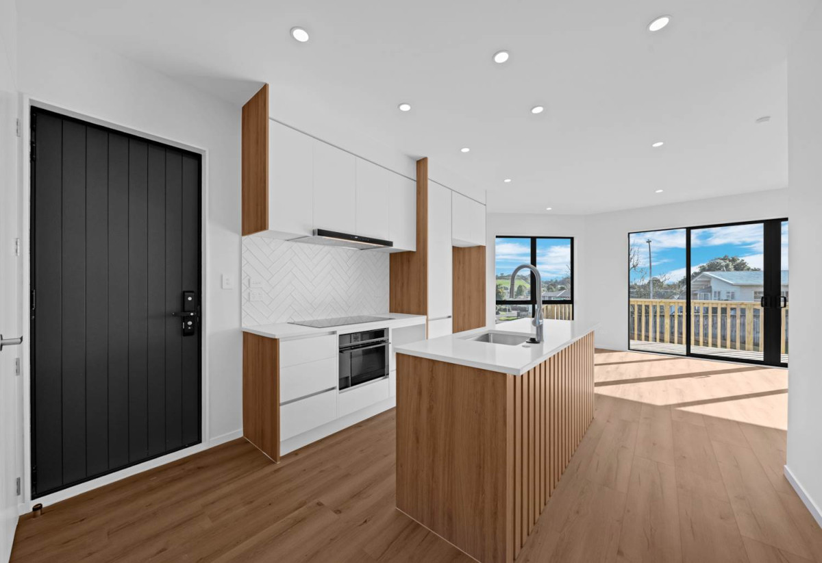Brandnew 3 beds 2.5 baths home with garage, close to schools, beaches, Highland Park shopping centre, 0.4 km to Macleans Primary School, 1 km to Pakuranga College and Howick Intermediate, Lot 2/1 Pauline Place, Bucklands Beach. Auckland