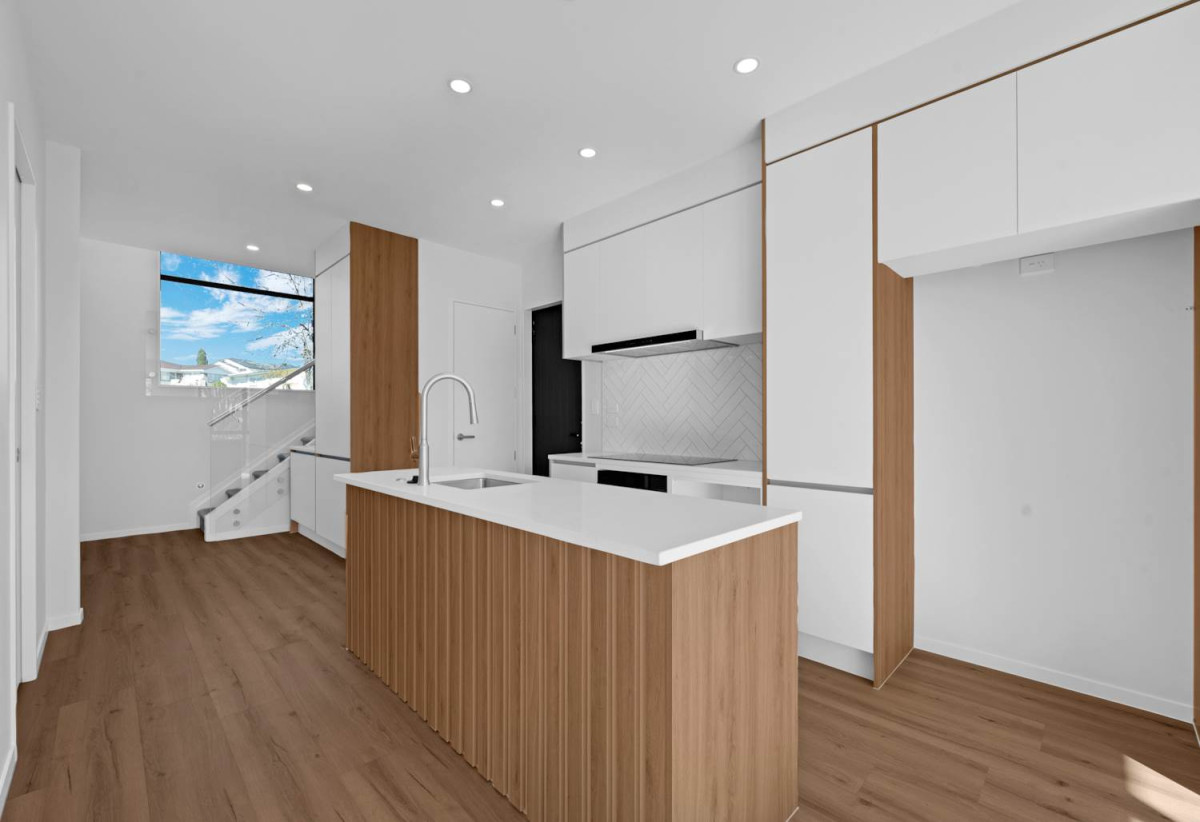 Brandnew 3 beds 2.5 baths home with garage, close to schools, beaches, Highland Park shopping centre, 0.4 km to Macleans Primary School, 1 km to Pakuranga College and Howick Intermediate, Lots 1-4/1 Pauline Place, Bucklands Beach, Auckland