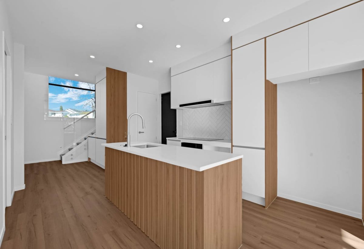 Brandnew 3 beds 2.5 baths home with garage, close to schools, beaches, Highland Park shopping centre, 0.4 km to Macleans Primary School, 1 km to Pakuranga College and Howick Intermediate, Lot 1/1 Pauline Place, Bucklands Beach, Auckland