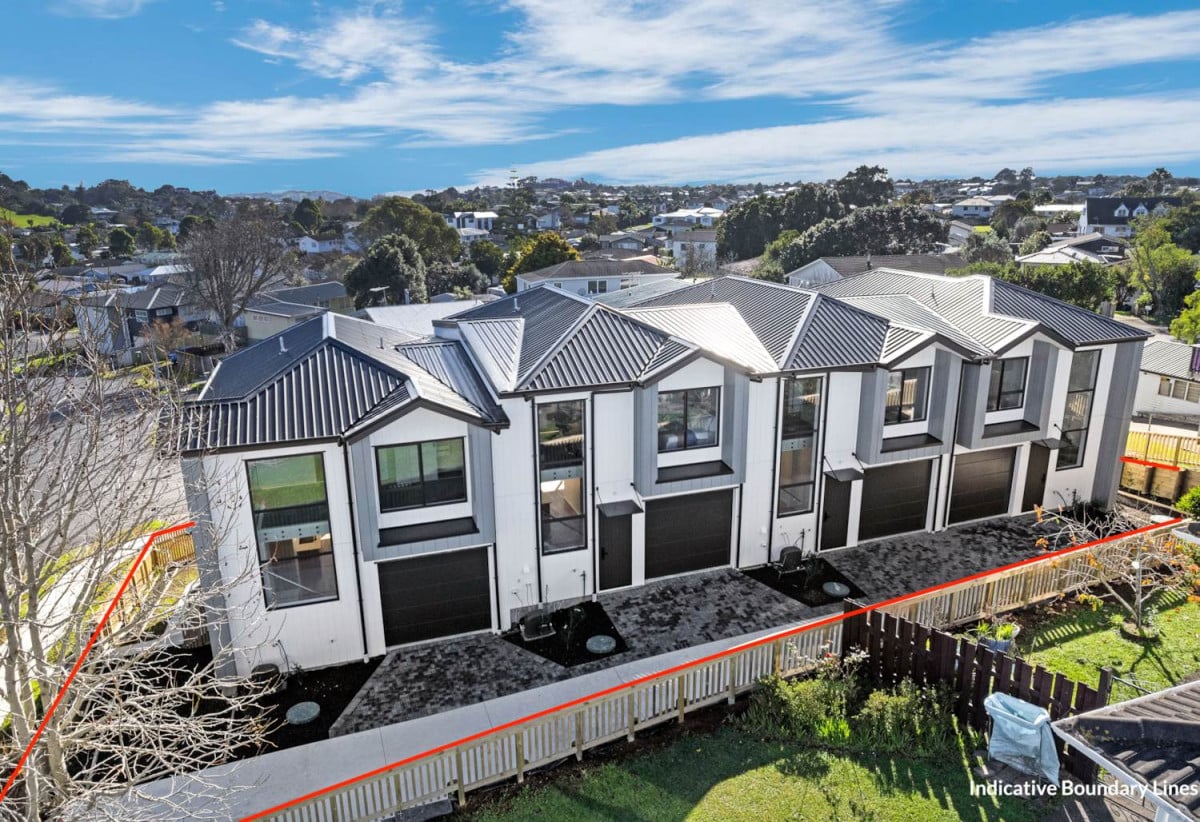Brandnew 3 beds 2.5 baths home with garage, close to schools, beaches, Highland Park shopping centre, 0.4 km to Macleans Primary School, 1 km to Pakuranga College and Howick Intermediate, Lot 1/1 Pauline Place, Bucklands Beach, Auckland