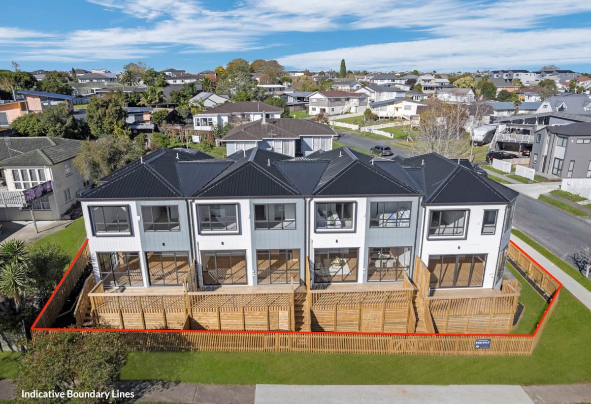 Brandnew 3 beds 2.5 baths home with garage, close to schools, beaches, Highland Park shopping centre, 0.4 km to Macleans Primary School, 1 km to Pakuranga College and Howick Intermediate, Lot 1/1 Pauline Place, Bucklands Beach, Auckland