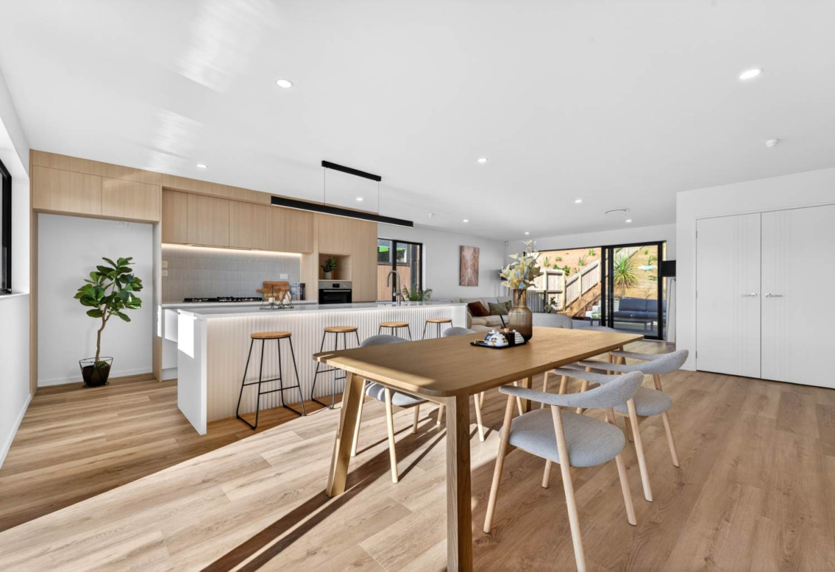 587m2 section, 227m2 Brandnew standalone 5 beds (1 ensuite) 3 baths house with double garage and big backyard, 3 beds 1 bath ground floor, move-in ready, close to schools, shops, beach, motorway access, 0.5 km to Nukumea School, 2 km to Orewa College, 242E West Hoe Heights, Orewa, Auckland