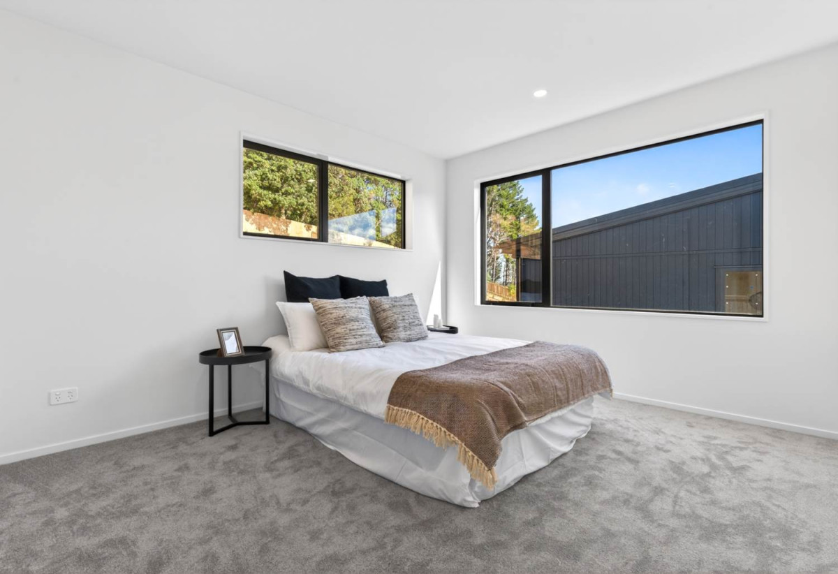 587m2 section, 227m2 Brandnew standalone 5 beds (1 ensuite) 3 baths house with double garage and big backyard, 3 beds 1 bath ground floor, move-in ready, close to schools, shops, beach, motorway access, 0.5 km to Nukumea School, 2 km to Orewa College, 242E West Hoe Heights, Orewa, Auckland