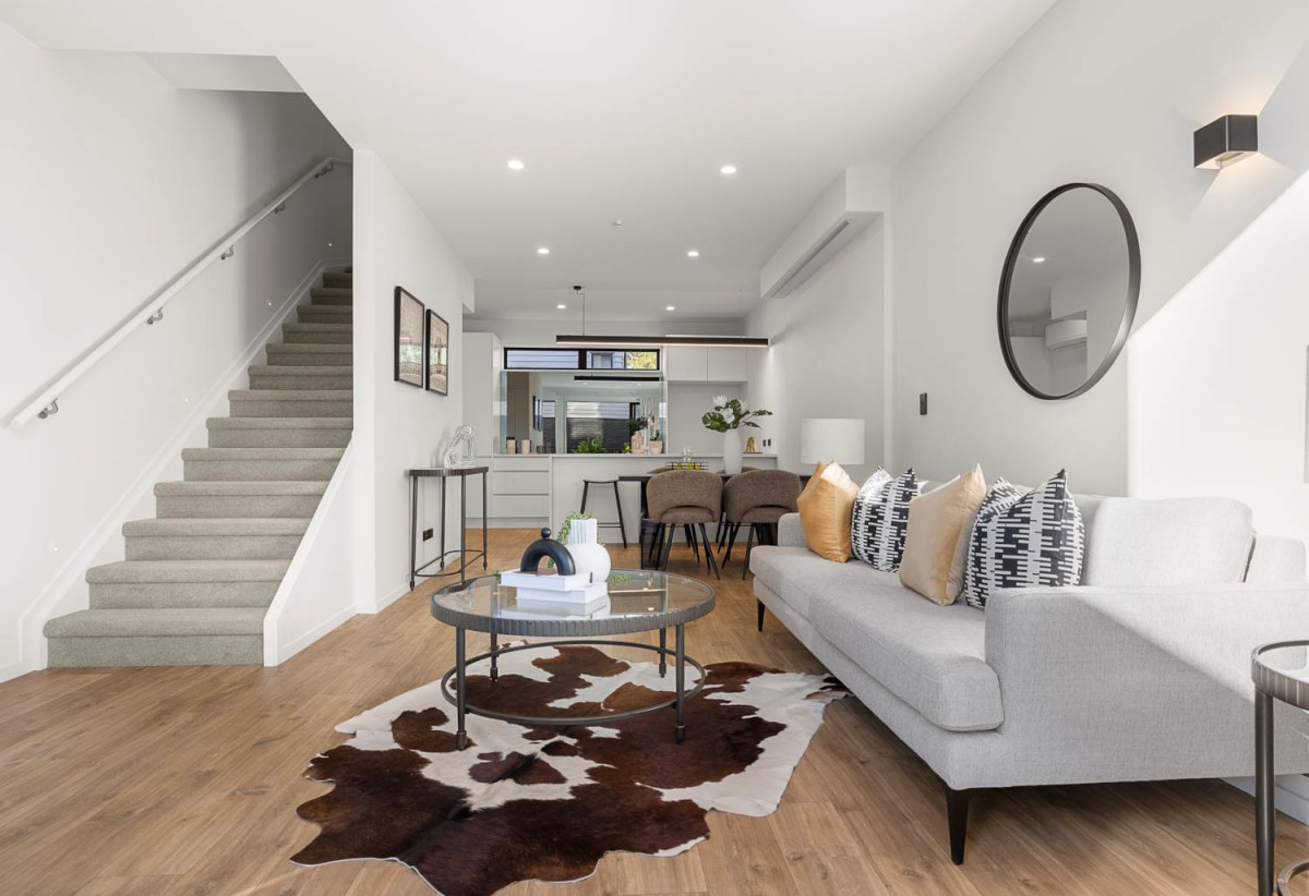 Freehold 4 beds 2.5 baths home with car park, 1 ensuite and 1 semi-ensuite, close to local shops, motorway access, 0.3 km to Stanhope Road School, 387D Ellerslie-Panmure Highway, Mt Wellington, Auckland