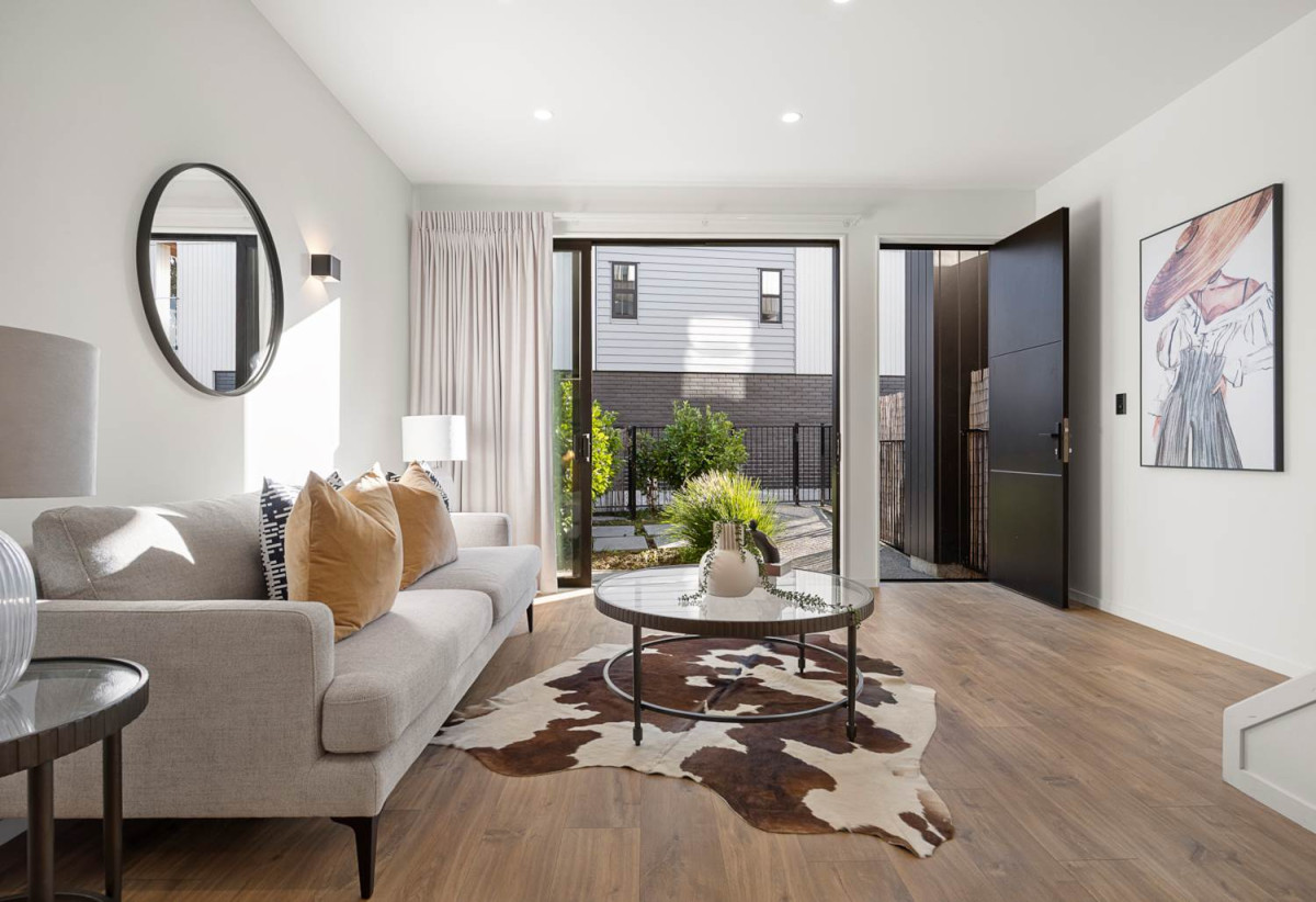 Freehold 4 beds 2.5 baths home with car park, 1 ensuite and 1 semi-ensuite, close to local shops, motorway access, 0.3 km to Stanhope Road School, 387D Ellerslie-Panmure Highway, Mt Wellington, Auckland
