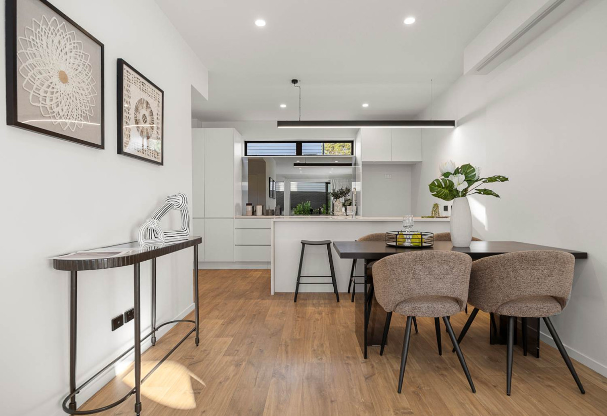 Freehold 4 beds 2.5 baths home with car park, 1 ensuite and 1 semi-ensuite, close to local shops, motorway access, 0.3 km to Stanhope Road School, 387D Ellerslie-Panmure Highway, Mt Wellington, Auckland