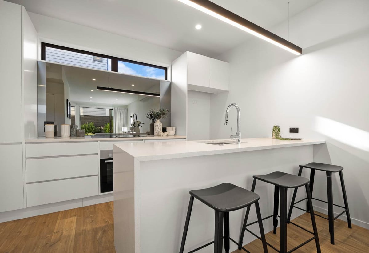 Freehold 4 beds 2.5 baths home with car park, 1 ensuite and 1 semi-ensuite, close to local shops, motorway access, 0.3 km to Stanhope Road School, 387D Ellerslie-Panmure Highway, Mt Wellington, Auckland