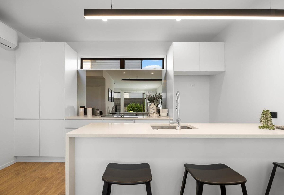 Freehold 4 beds 2.5 baths home with car park, 1 ensuite and 1 semi-ensuite, close to local shops, motorway access, 0.3 km to Stanhope Road School, 387D Ellerslie-Panmure Highway, Mt Wellington, Auckland