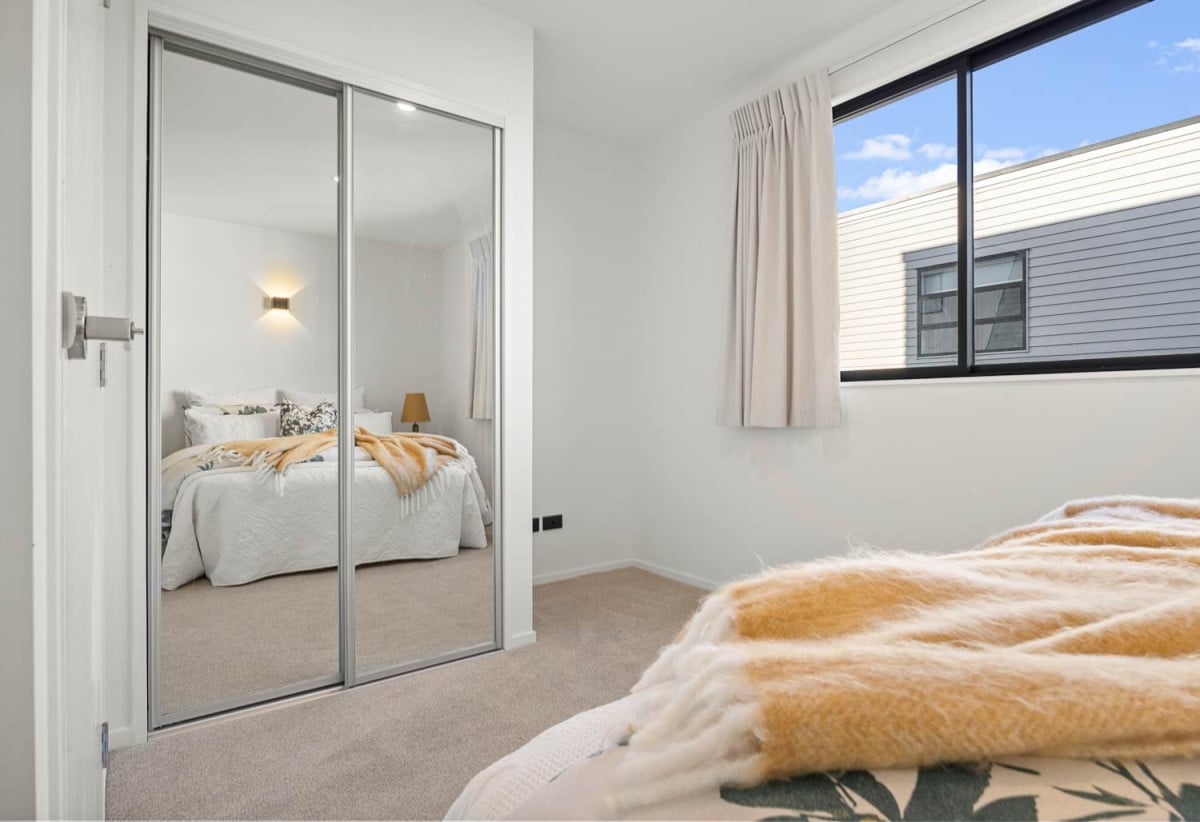 Freehold 4 beds 2.5 baths home with car park, 1 ensuite and 1 semi-ensuite, close to local shops, motorway access, 0.3 km to Stanhope Road School, 387D Ellerslie-Panmure Highway, Mt Wellington, Auckland