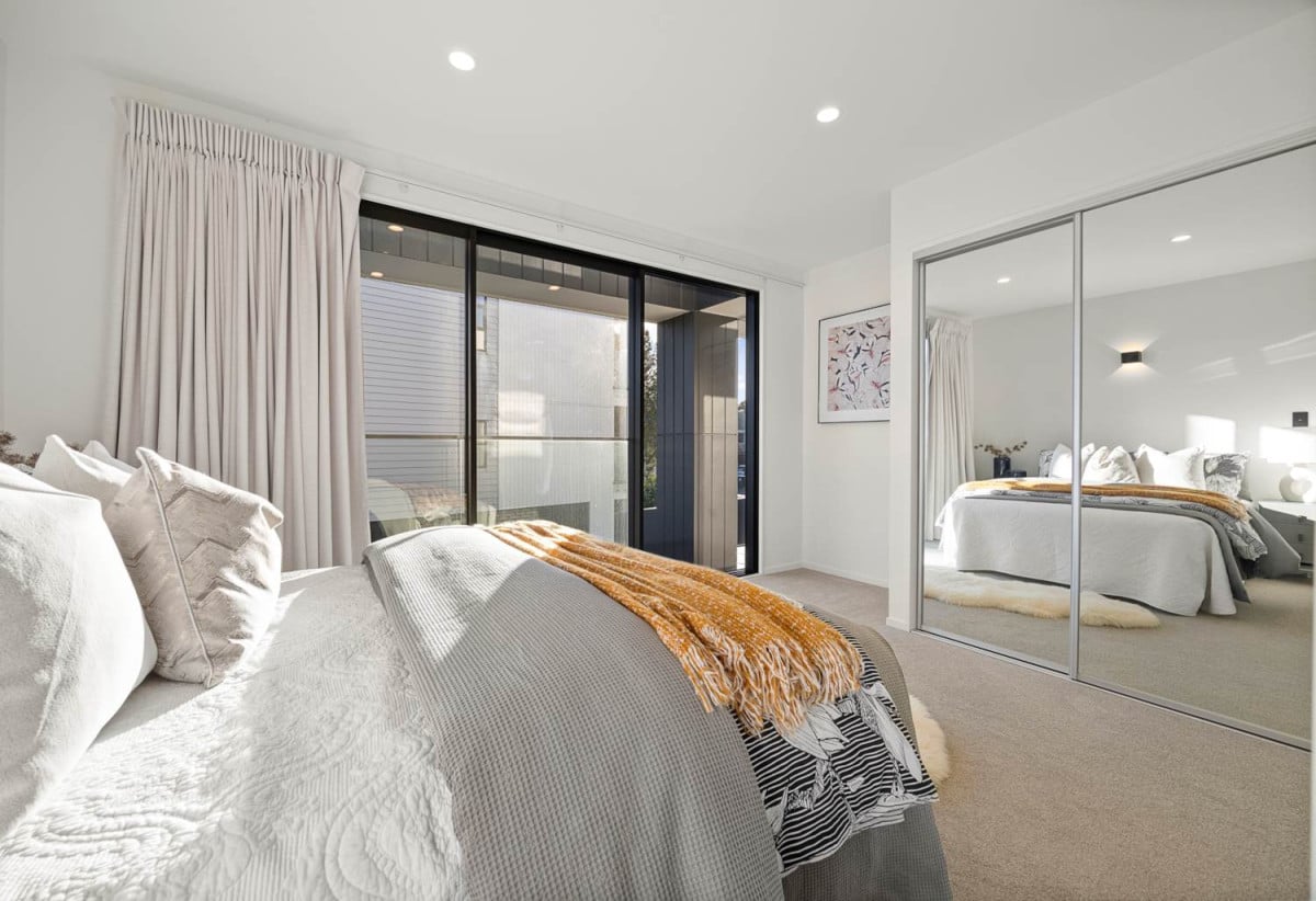 Freehold 4 beds 2.5 baths home with car park, 1 ensuite and 1 semi-ensuite, close to local shops, motorway access, 0.3 km to Stanhope Road School, 387D Ellerslie-Panmure Highway, Mt Wellington, Auckland