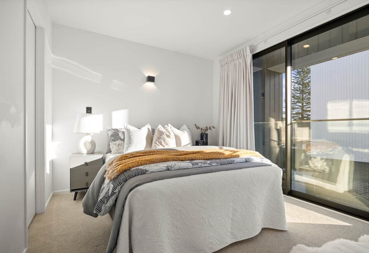 Freehold 4 beds 2.5 baths home with car park, 1 ensuite and 1 semi-ensuite, close to local shops, motorway access, 0.3 km to Stanhope Road School, 387D Ellerslie-Panmure Highway, Mt Wellington, Auckland