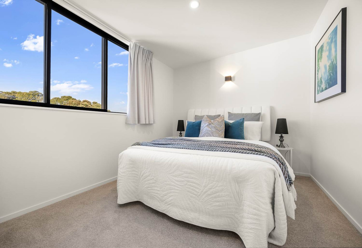 Freehold 4 beds 2.5 baths home with car park, 1 ensuite and 1 semi-ensuite, close to local shops, motorway access, 0.3 km to Stanhope Road School, 387D Ellerslie-Panmure Highway, Mt Wellington, Auckland